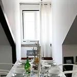 Апартаменти Location Spacious Charming 2 Great Views Лісабон