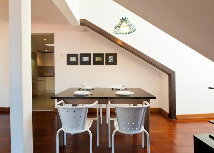 Location Spacious Charming 2 Great Views Apartment