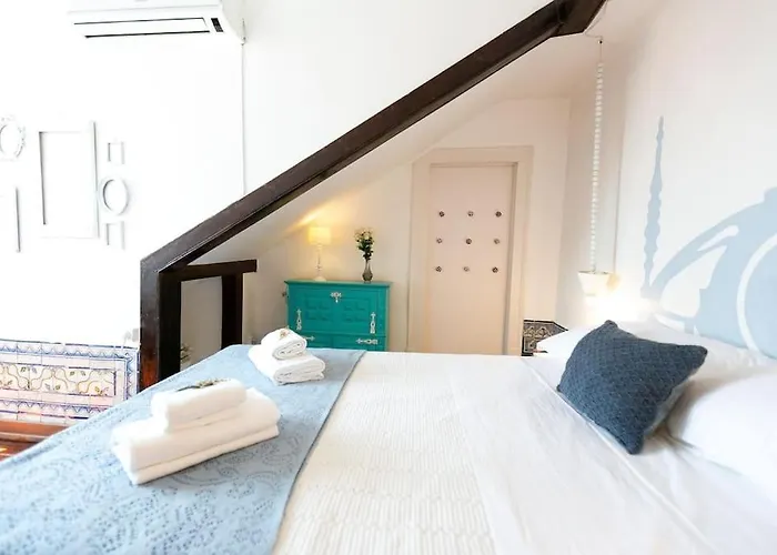 Location Spacious Charming 2 Great Views Apartment